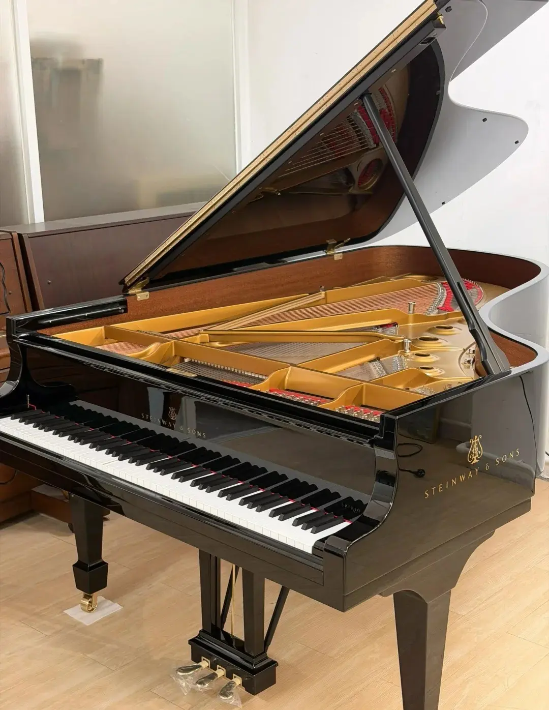 Piano à queue Steinway & Sons B-211 noir laqué