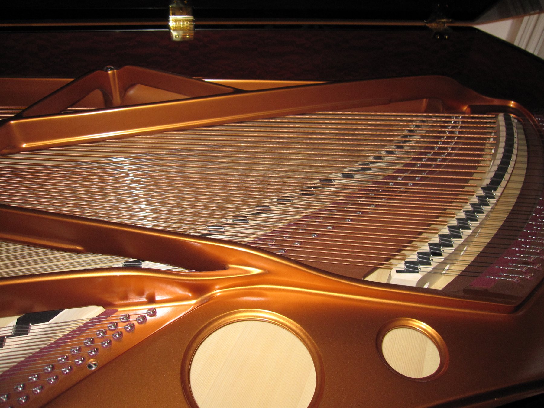 Cordes et table d’harmonie d’un piano à queue Bösendorfer