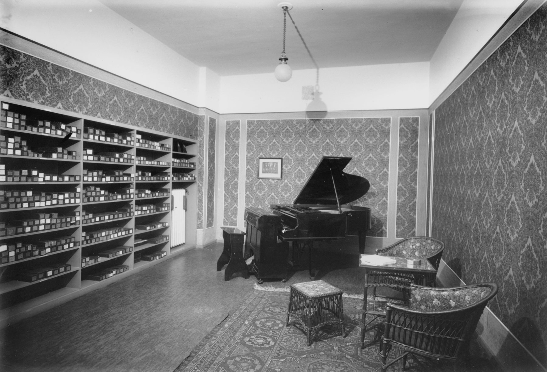 Magasin de musique Fazer à Helsinki en 1929, avec un piano à queue
