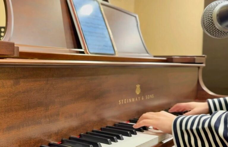 Clavier d’un piano Steinway ancien